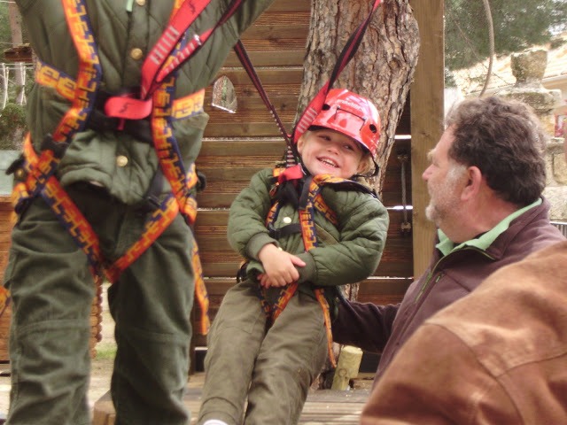 Pequeños aventureros en tirolinas de torrelodones